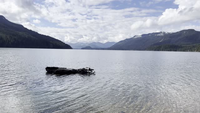 The Pristine Shoreline of Kachess Lake – Okanogan-Wenatchee – Washington – 4K