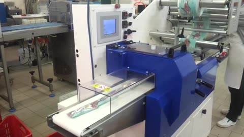 Super-Efficient Flow Wrapping Machine by OPTIMA Weightech