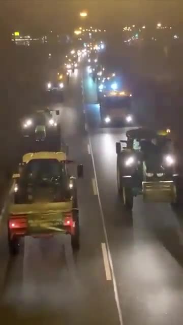🚨WATCH: The German Farmers don't sleep, they've continued to protest for nearly a week