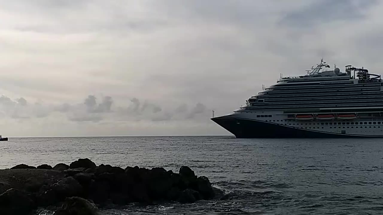 Arrival of Carnival Horizon in Curaçao