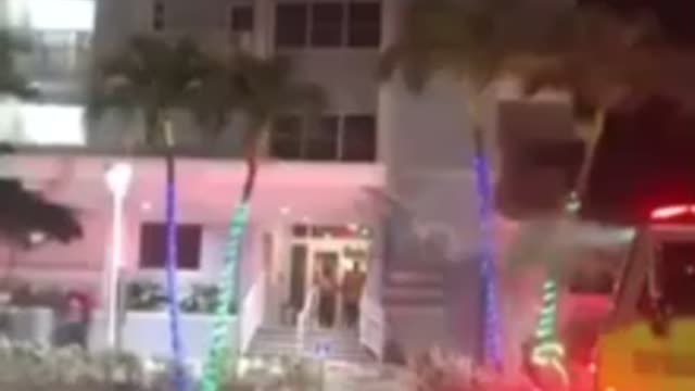 Breaking News : Building collapses in Miami Beach FL unknown how many people trapped inside rubble