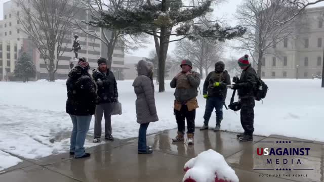 Protesters Starting To Arrive at Lansing Convoy For Freedom!