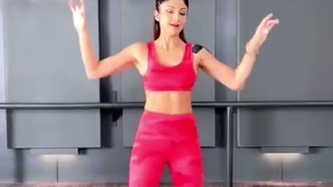 Enjoy bhangra with shilpa shetty 😂😂