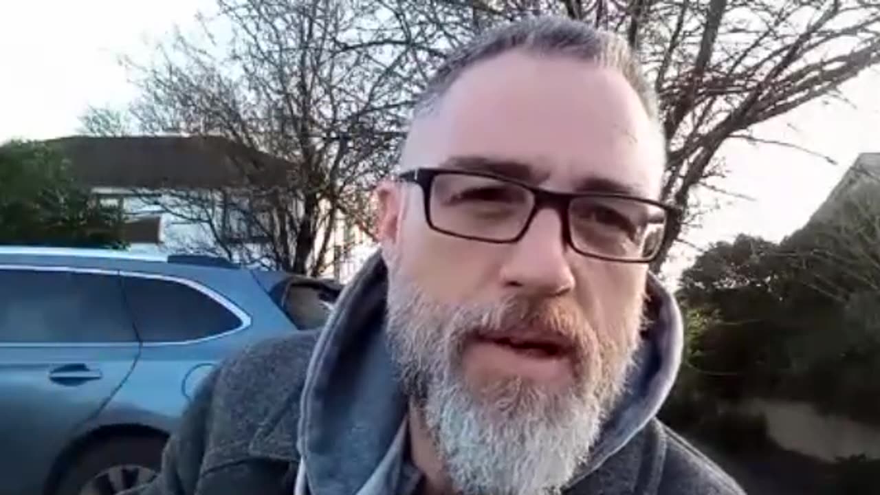 Irishman fed up with his government and the migrants