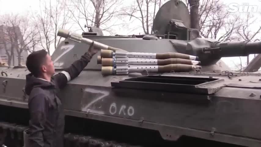Russian troops in 'Z tanks' move in on last remaining district in besieged Mariupol