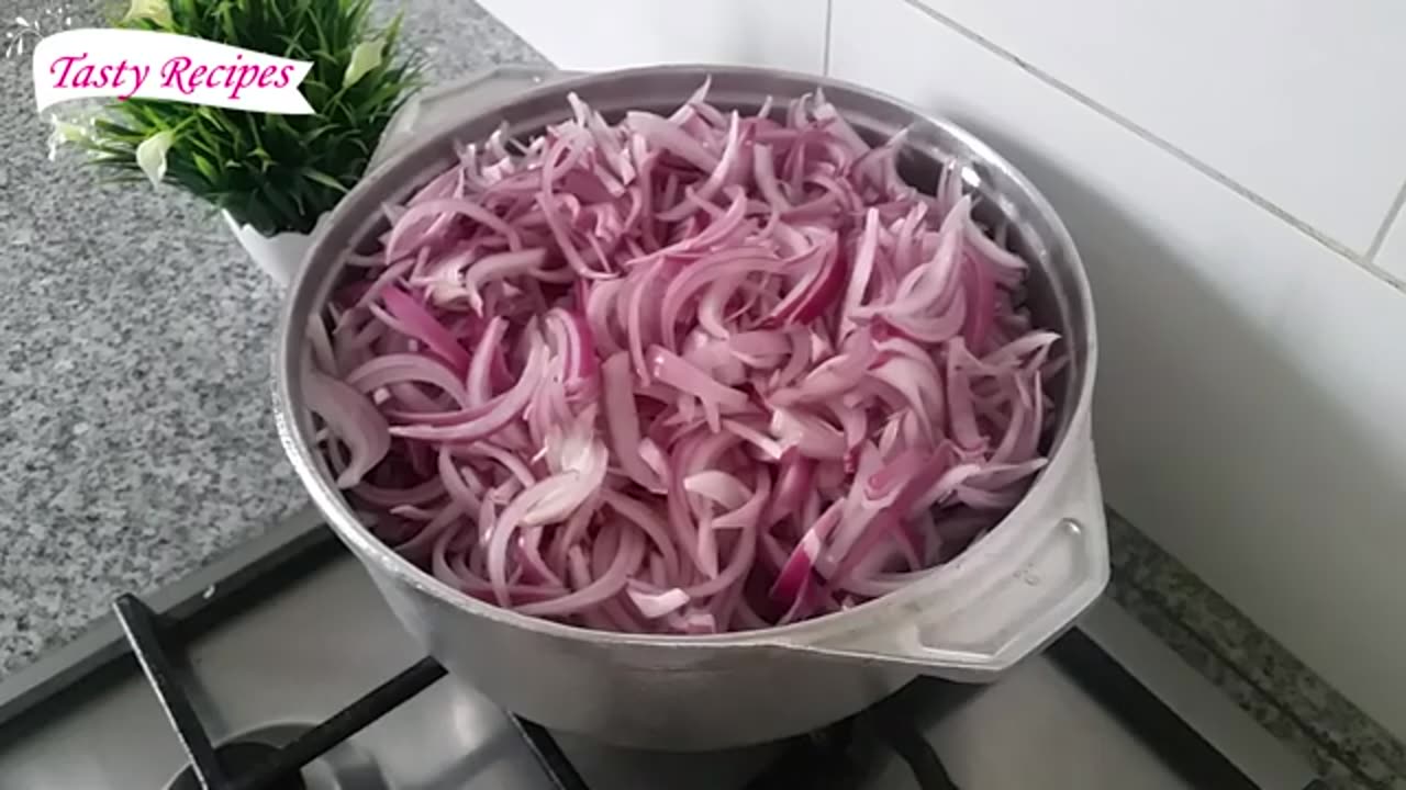 Lamb meat with onions and tomatoes, an Algerian dish, from the past