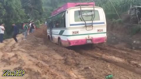 The most dangerous mountain roads in the world Ability to drive a truck Dangerous journey