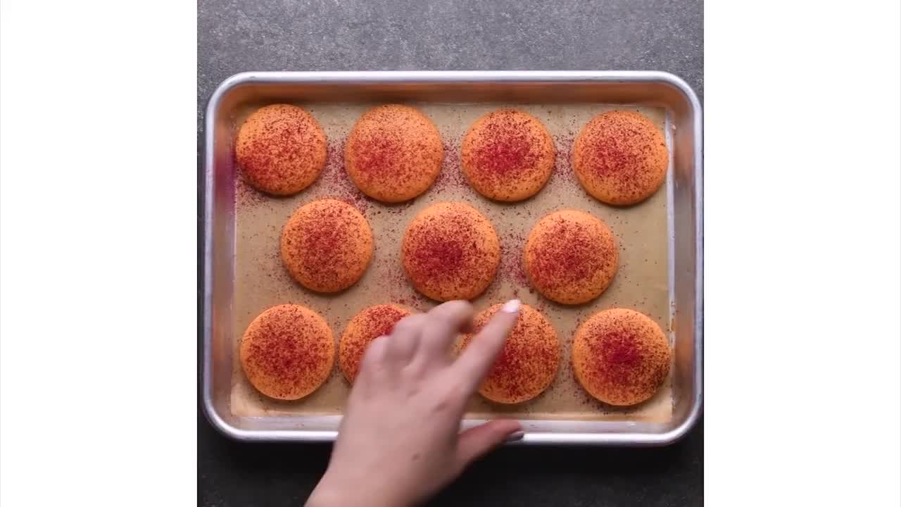 Young girls make delicious food, which is delicious and delicious