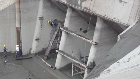 Scaffolding Breaks, Leaves Welders Suspended Mid Air