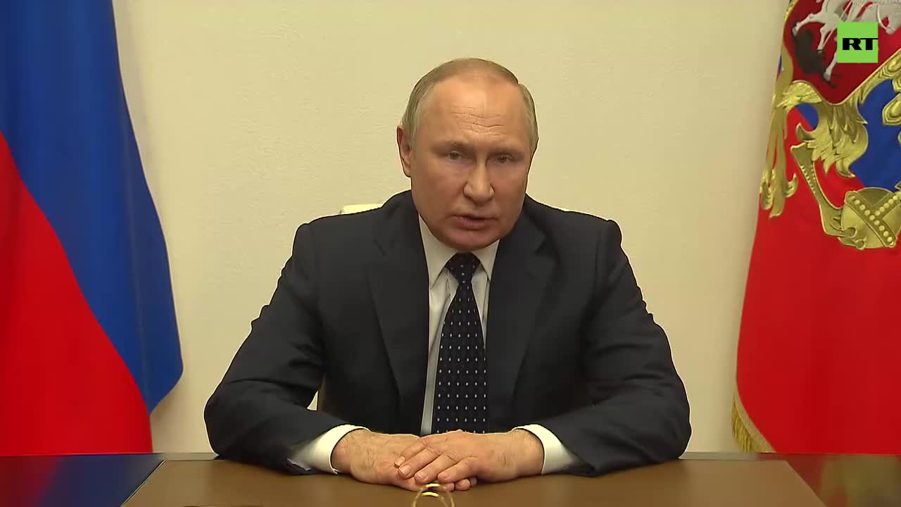 Владимир Путин поздравил военнослужащих и ветеранов с Днём пограничника.