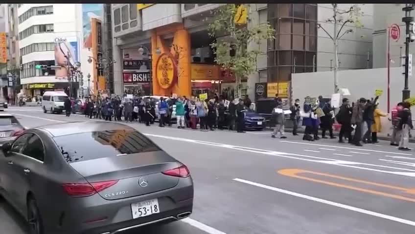 "Tokyo is now also protesting! Against masks on kids, against vaccines.