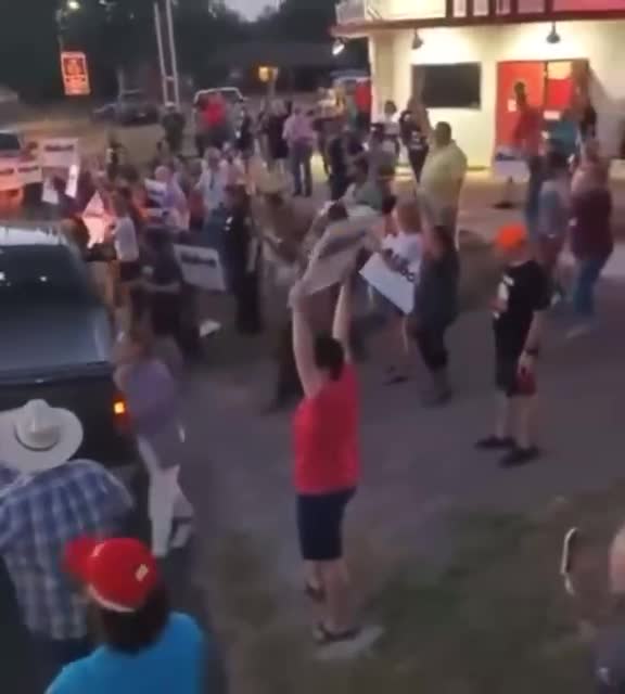 Beto O’Rourke Just got Chased out of Rockdale Texas