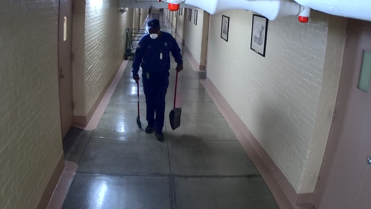 0059USCHBAHT43Hallway_2021-01-05_16h20min01s980ms.mp4