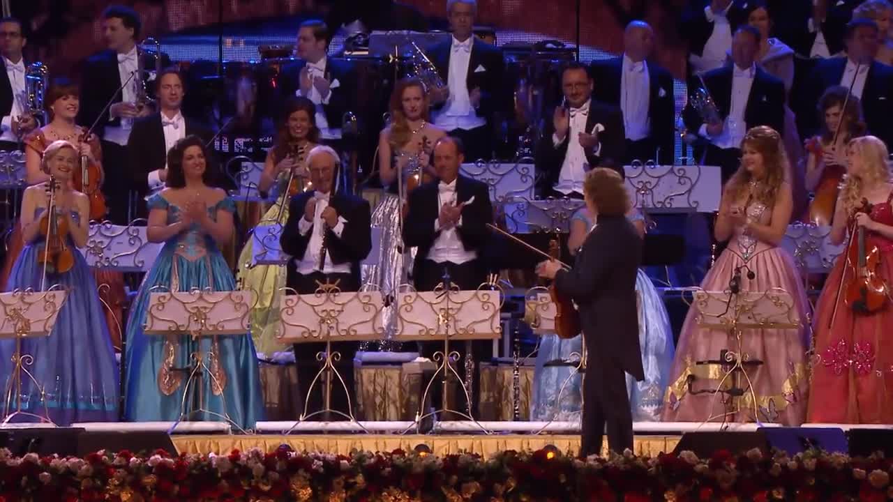10 year old Amira singing 'O Mio Babbino Caro' live in Maastricht