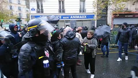 antifas contre le racisme et le capitalisme - C'est chaud !