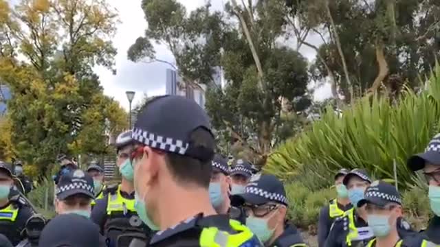 REAL MEN DON'T WEAR FACE NAPPIES - Stupid Australian "police" Freemasons