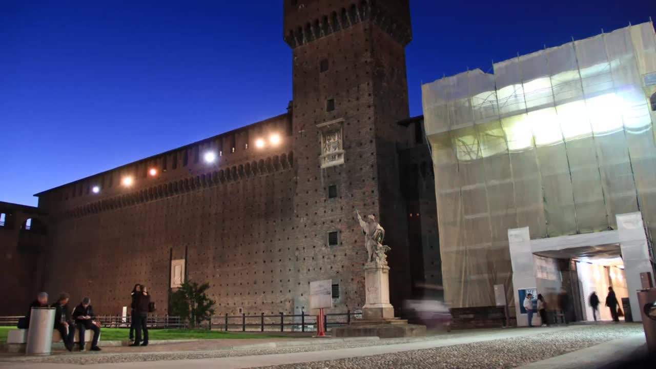 Milan Castle Courtyard CC-By NatureClip