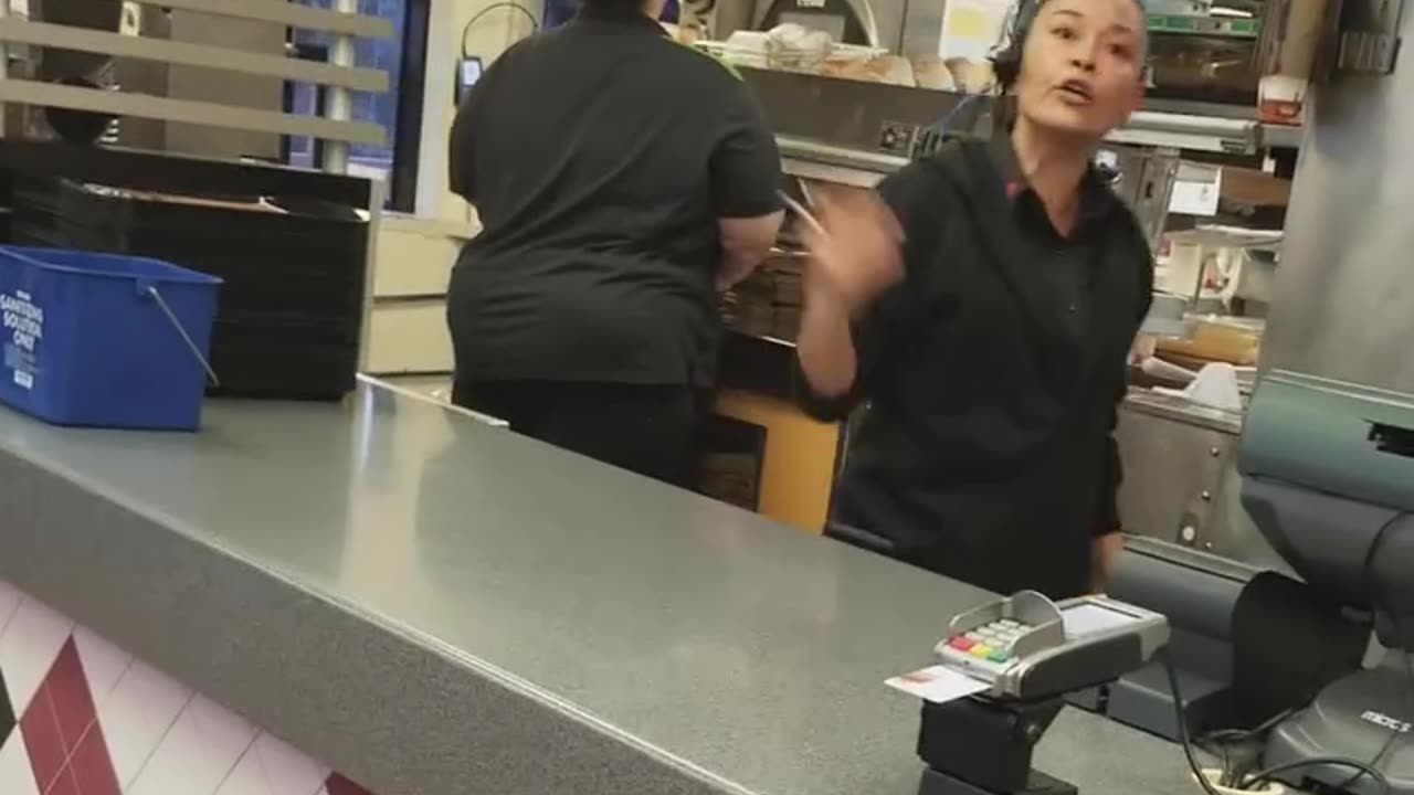 viral video Burger king manager's patience level is zero!