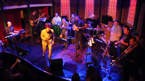 Belio Antonio Performs "Te Fuiste Una Vez Mas" Live at Brazil Salsa Club