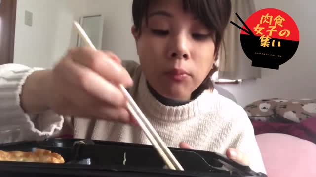 Japanese girls eat rice balls bought at a convenience store