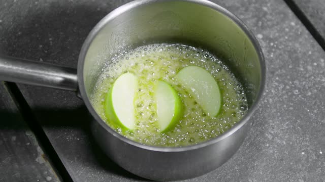 caramelize apple green