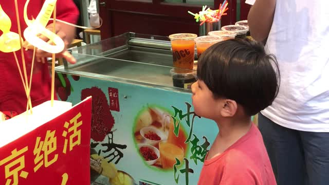 Balloon candy master in Beijing.