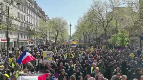 Yellow Vests and Everyday Parisians March Against Macron on the Eve of the Election