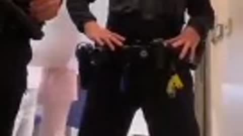 LE DENIEGAN LA ENTRADA AL HOSPITAL SIN PASAPORTE