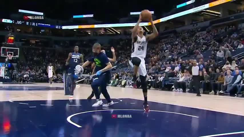 Spurs cant score on the Timberwolves so they're dunking on the ball boy