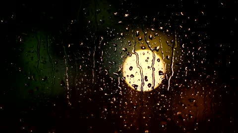 Gotas cayendo en una ventana