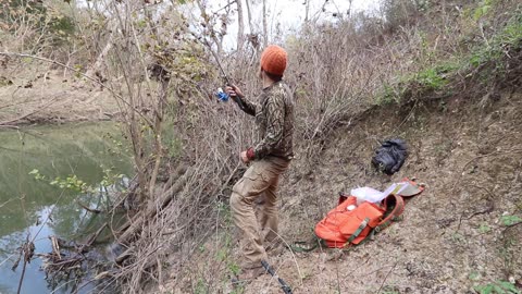 Catch and Cook Catfish With A Telescopic Fishing Rod / Day 22 Of 30 Day Survival Challenge Texas