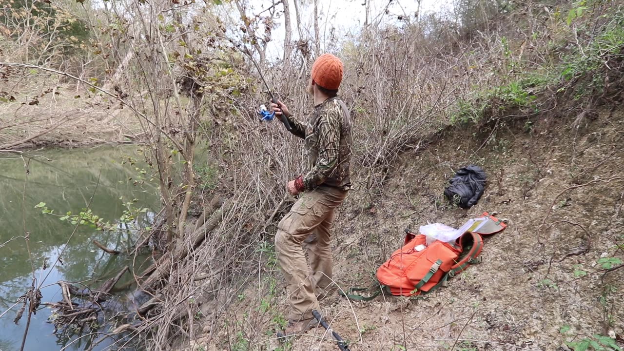 Catch and Cook Catfish With A Telescopic Fishing Rod / Day 22 Of 30 Day Survival Challenge Texas