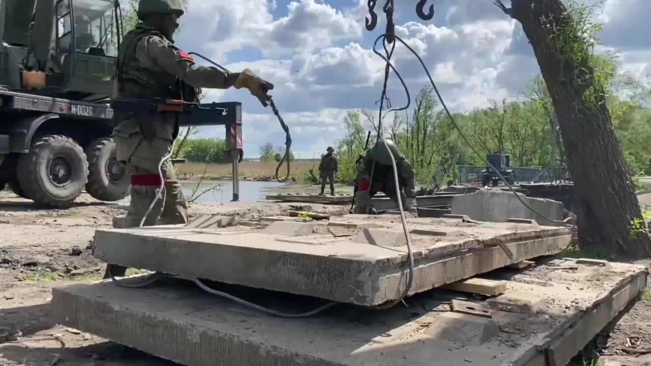 Ukraine War - Reconstruction of a bridge in the Kharkov region by Russian forces