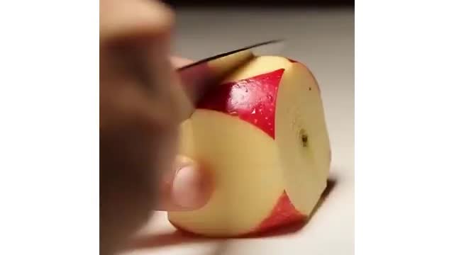 Vérifié meanwhile i can't even use an apple slicer properly