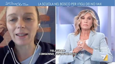 Ambra a Myrta Merlino: "Ma lei ha parlato con i genitori dei bambini morti da VACClNO?