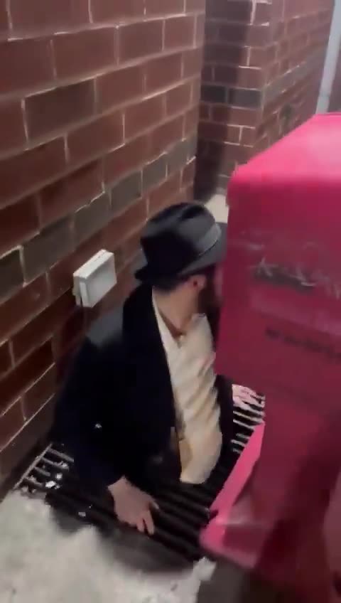 Jews found tunnels in their synagogues