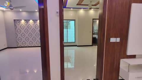 10 Marla Luxurious House For Sale In Bahria Town Lahore