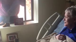 Man serenades wife with Alzheimer's