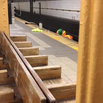 Super loud jack hammer annoys subway passengers waiting train