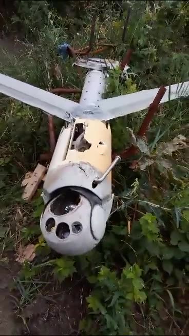 Ruská armáda zkoumá trosky sestřeleného amerického dronu Switchblade 600