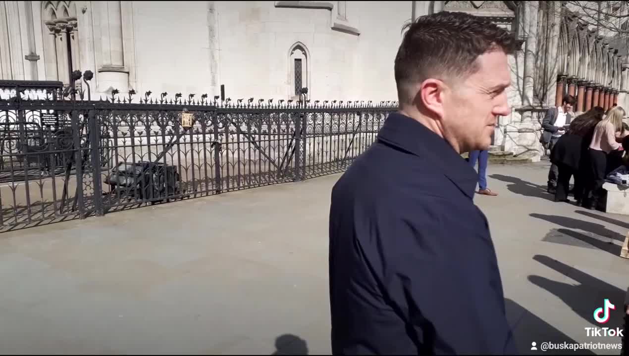 TOMMY ROBINSON OUT SIDE COURT EFF CHINA
