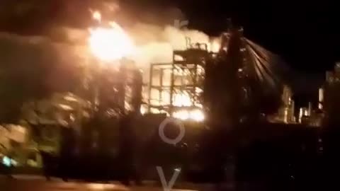 Russia's Most Advanced Oil Refinery is Engulfed in Flames(ELOU-AVT-2.5 Distillation Unit)