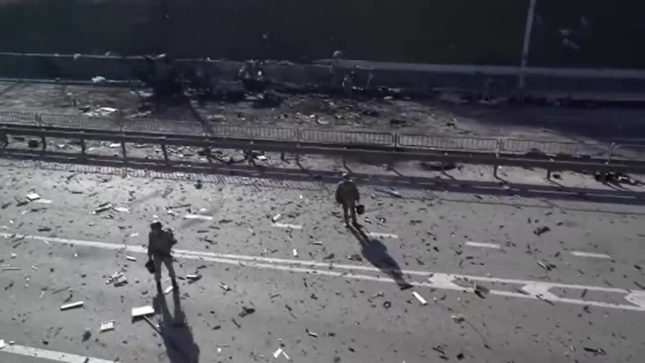 Raw video | Destroyed Russian military convoy, according to Ukraine