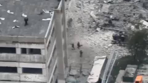 Ukrainian positions at the Lisichansk gelatin plant are identified.