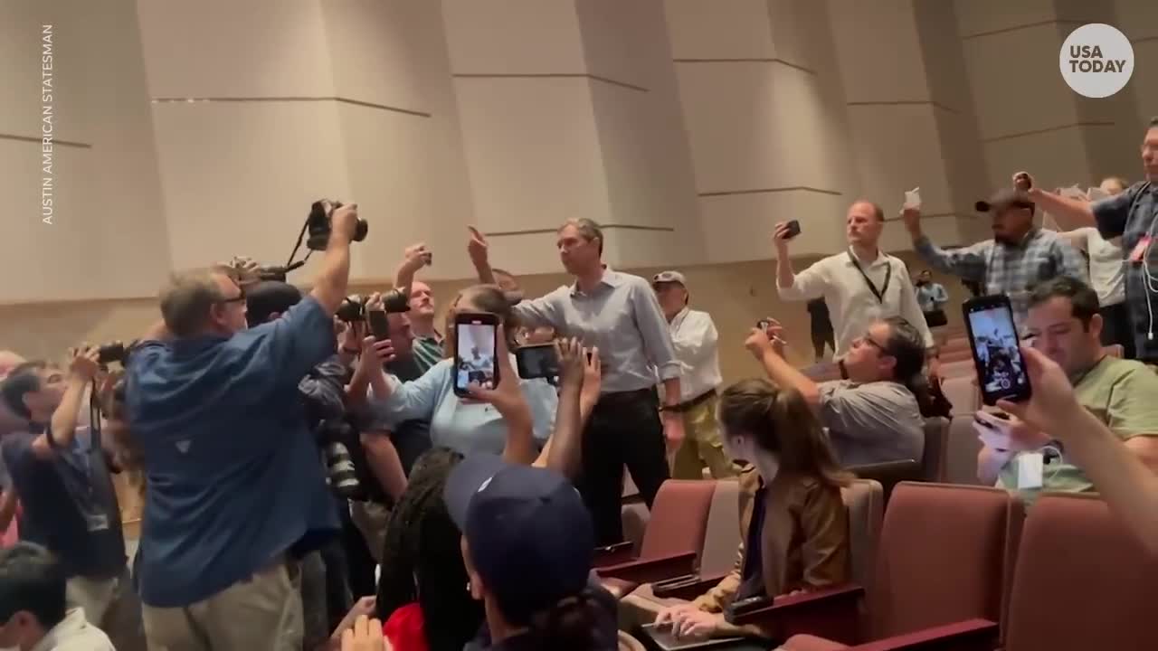 Beto O'Rourke confronts Texas Gov. Abbott after Uvalde shooting