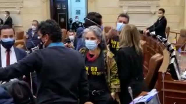 Video: Moción de censura a Mindefensa en Cámara casi termina a golpes