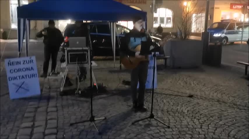 YANN SONG KING - EIN BISSCHEN LÜGEN - KAMENZ, Kundgebung, Markt, 11 03 2022