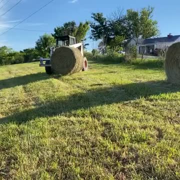 Moving 2000lbs of hay with the massive Bobcat 975!