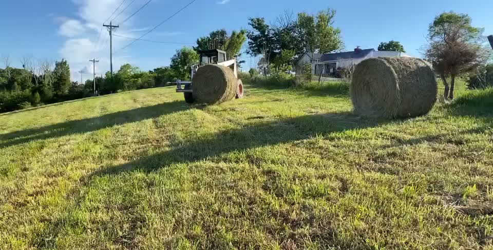 Moving 2000lbs of hay with the massive Bobcat 975!