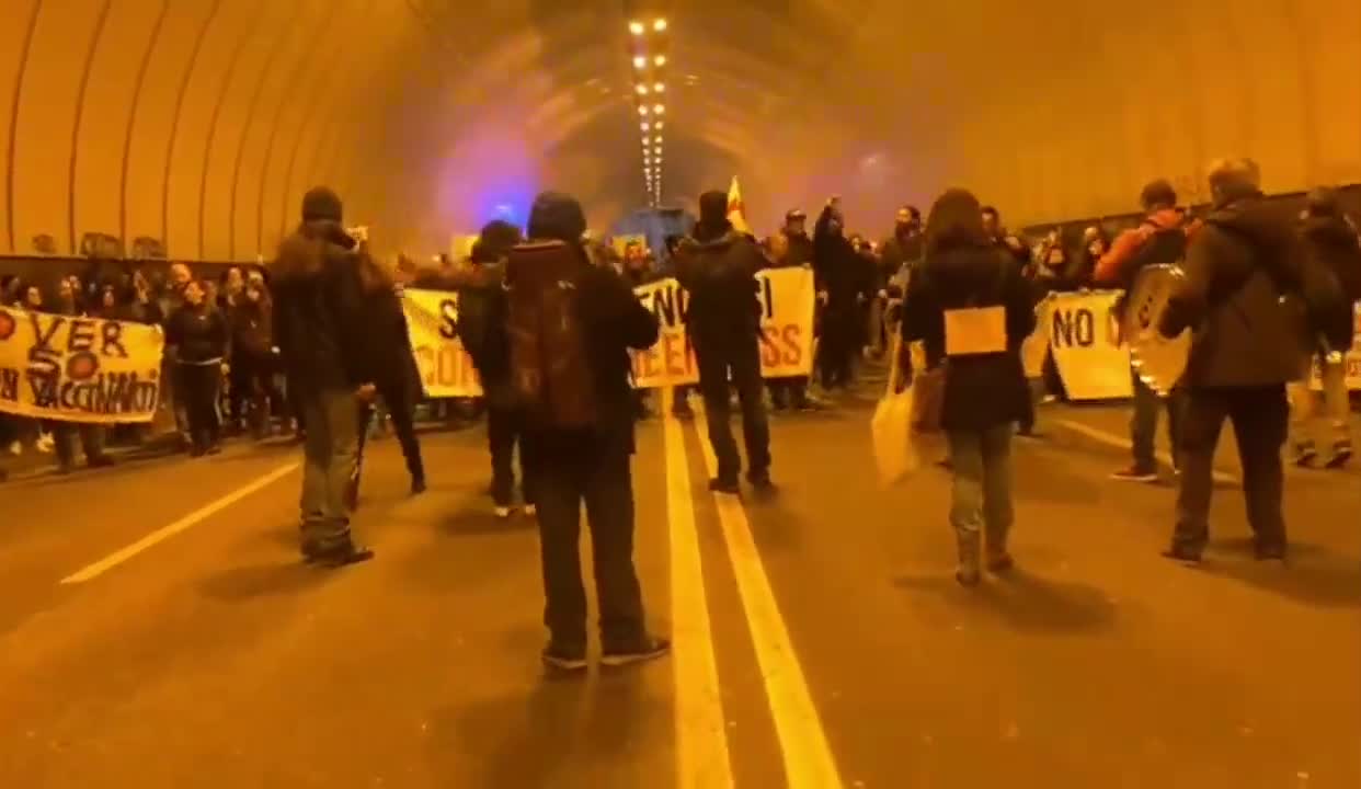 Vid: Genova Protest Covid Lockdowns & Mandates